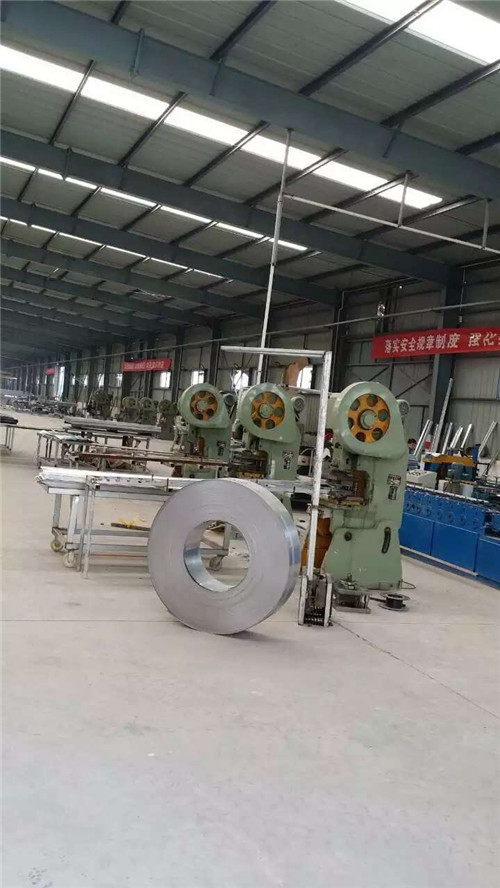 賦安門窗工廠設(shè)備展示 賦安門窗工廠設(shè)備展示